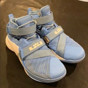 Men’s Nike Lebron James basketball shoes